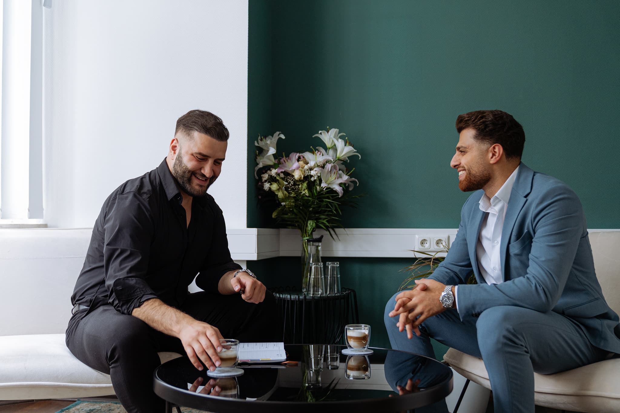 Beratungsgespräch im modernen Büro